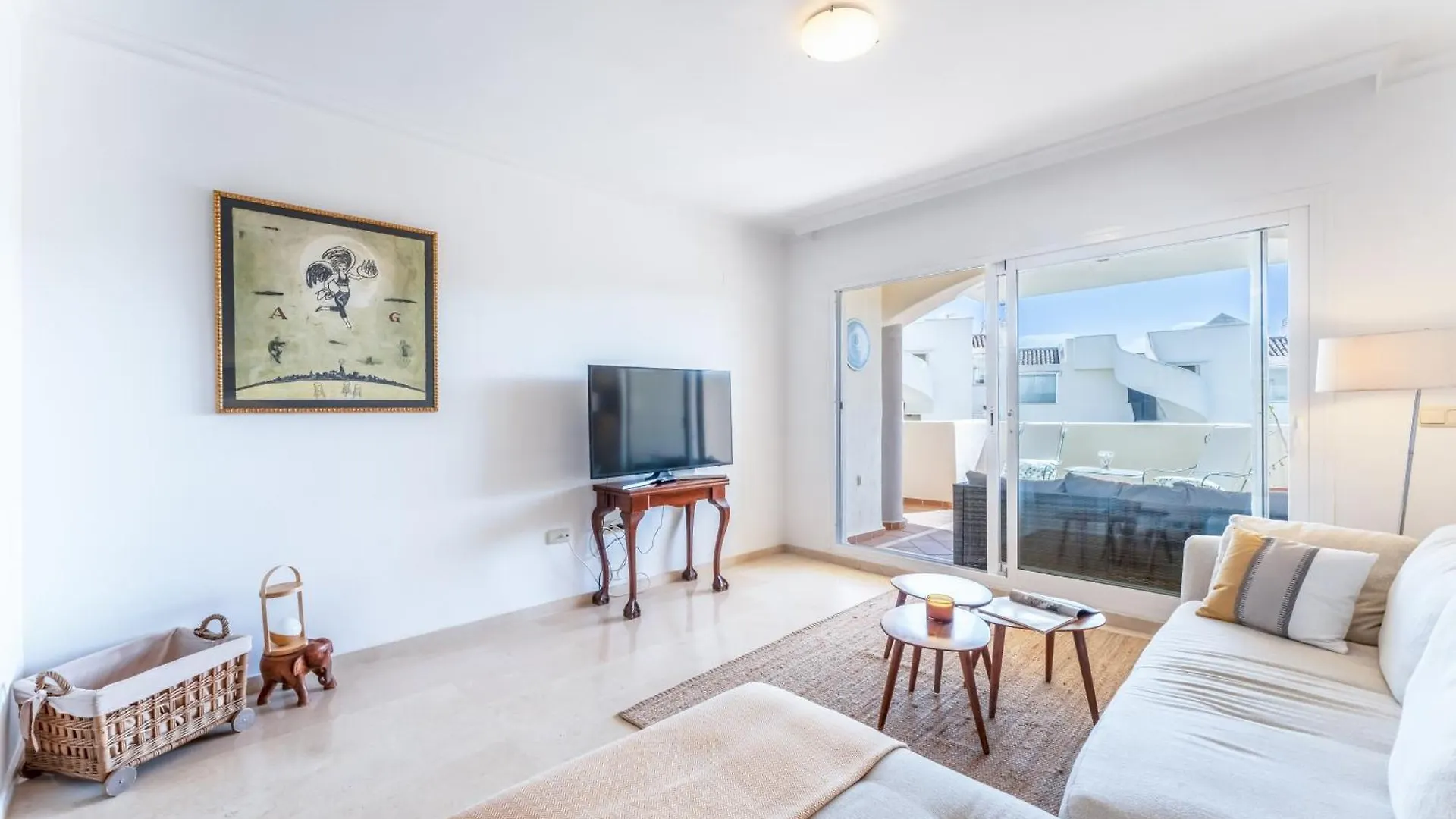 アパート Elviria Hills By Kura Homes マルベーリャ